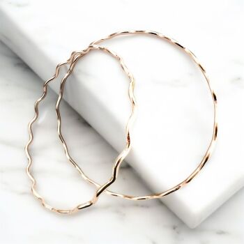Wavy bangle