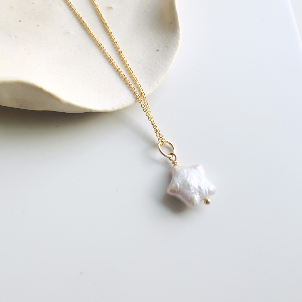 Pearl star necklace