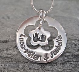 DAINTY CIRCLE OF LOVE, WITH FLOWER CENTRE PIECE other styles available plea