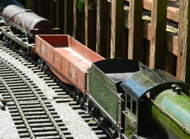 MillsGauge1Wagonsintrain