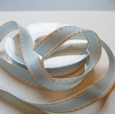 Berisfords Natural charms saddle stitch grosgrain 15mm - blue/cream