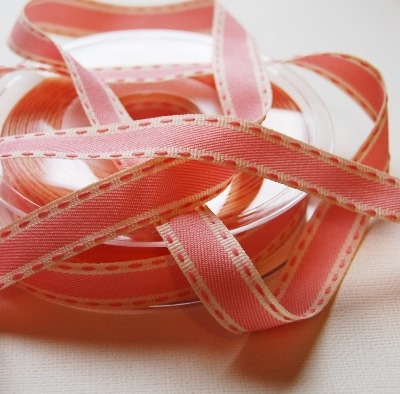 Berisfords Natural charms saddle stitch grosgrain 15mm - pink/cream