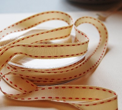 Berisfords Vintage stitched ribbon - 15mm cream/red