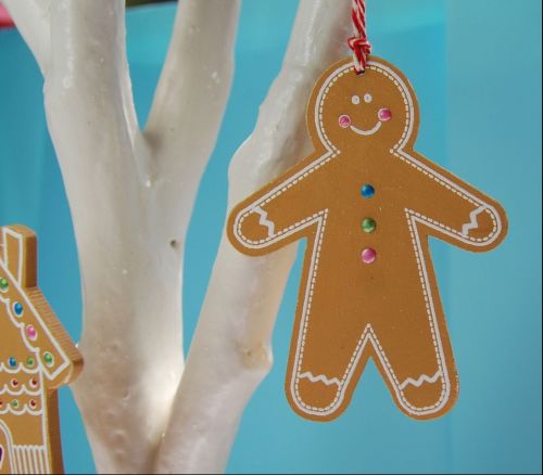 MDF Gingerbread Man - pack of 20 x 1 hole hangs vertically