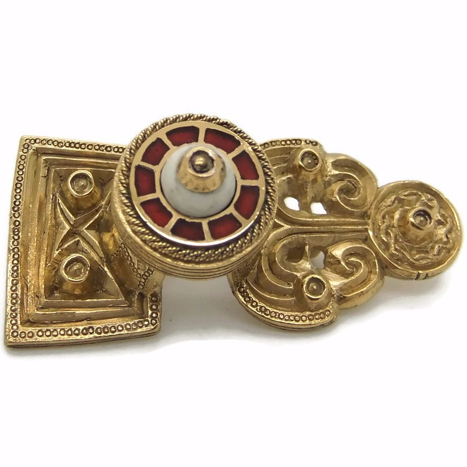 Gotland Disc on Bow brooch