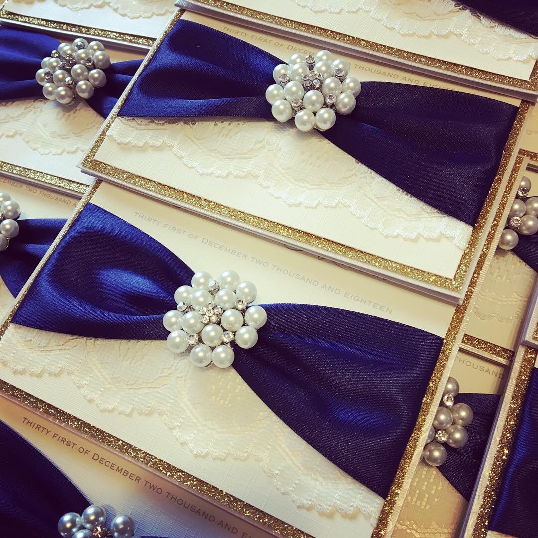 Luxury Vintage Glitter Wedding Invitation Sample with Brooch