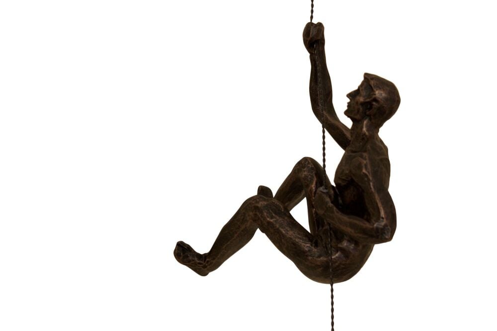 1x Large climber sculpture with right-arm-up in Bronze colour