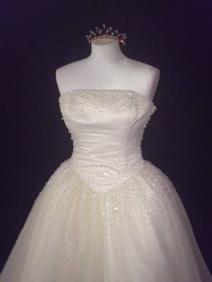 NEW Forever Yours Ivory Princess Style Wedding Gown - Size 10/12