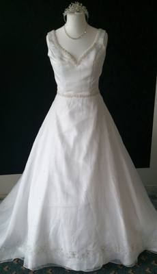NEW Winnie Couture White Wedding Gown - Size 14