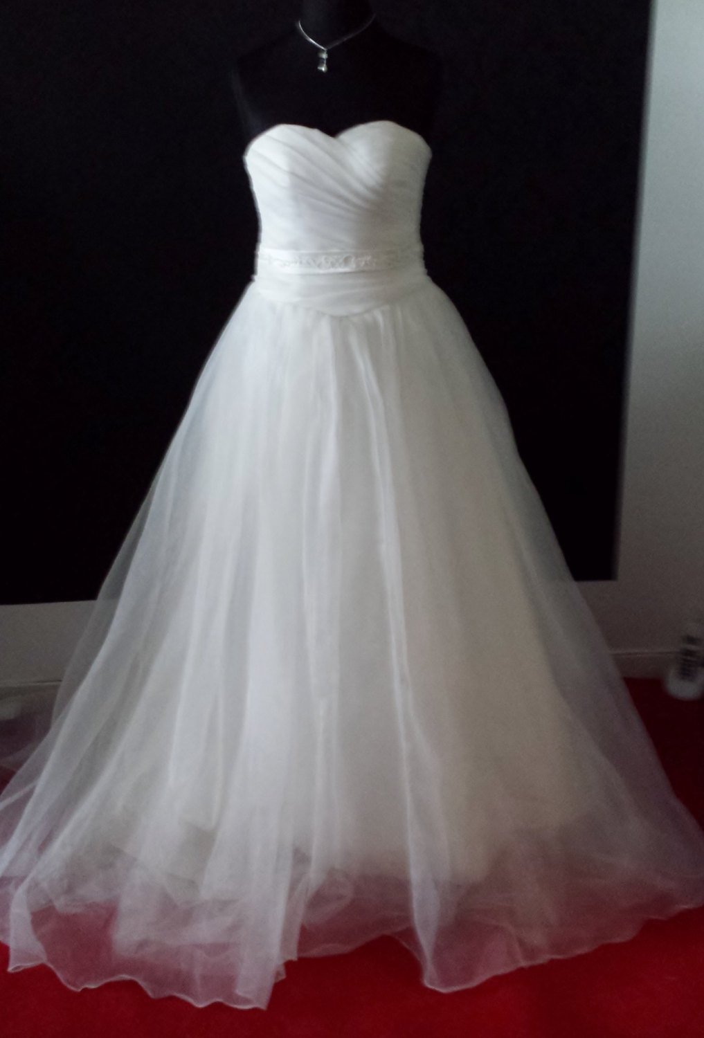 NEW Unbranded Off White Strapless Wedding Gown - Size 12/14