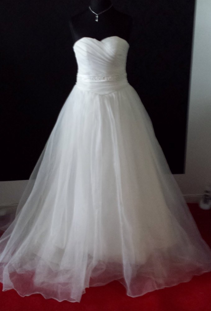 NEW Unbranded Off White Strapless Wedding Gown - Size 12/14