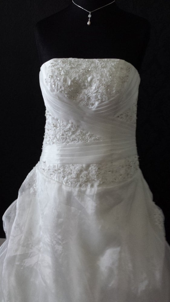NEW Unbranded Off White Strapless Wedding Gown - Size 12/14