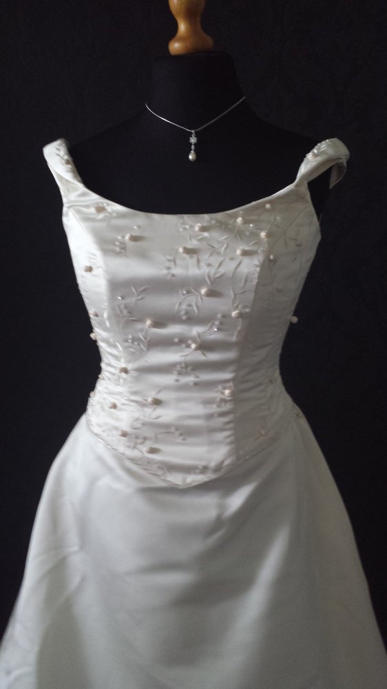 Pronovias Gorgeous 3 Piece Ivory Wedding Gown - Size 12