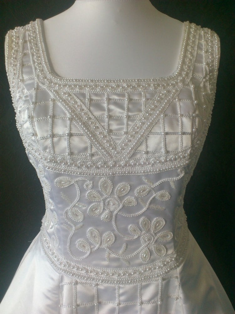 Amanda Wyatt Beautifull Ivory Wedding Gown - Size 20