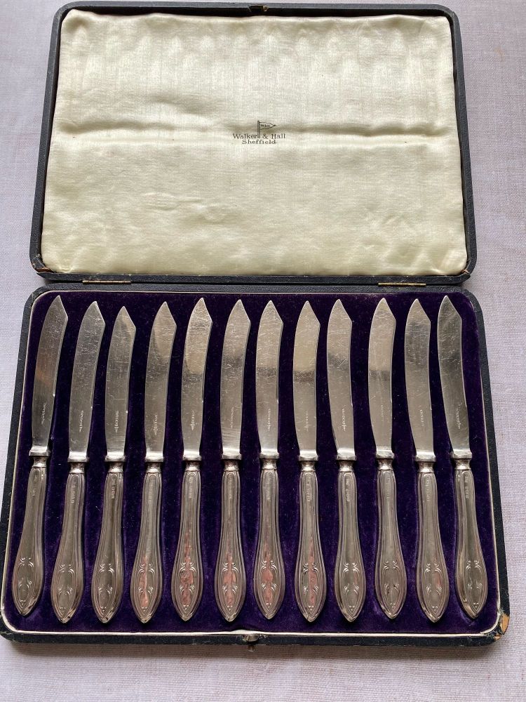 Cased set of 12 antique silver handled butter knives by Walker & Hall