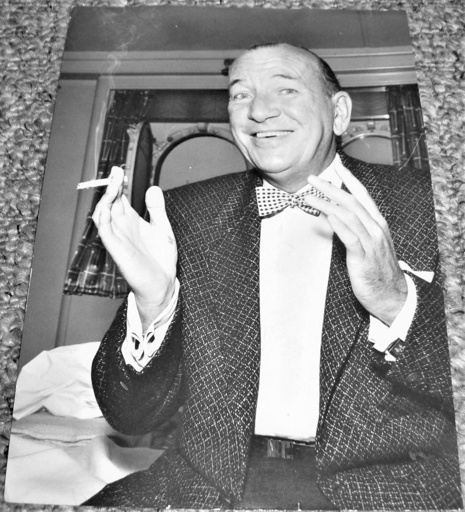 NOEL COWARD ABSOLUTELY STUNNING AND RARE UK PROMOTIONAL PHOTOGRAPH MAY 16th