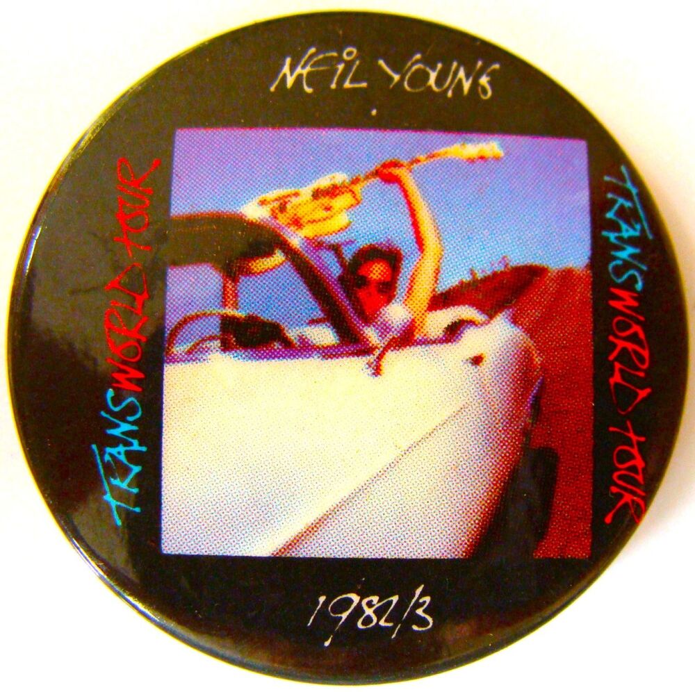 NEIL YOUNG STUNNING RARE 'TRANSWORLD TOUR' U.K. ISSUE SMALL METAL BADGE 198