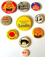 BAN THE BOMB AND OTHER DUTCH ISSUE X 10 RARE METAL BADGES FROM THE 1980's