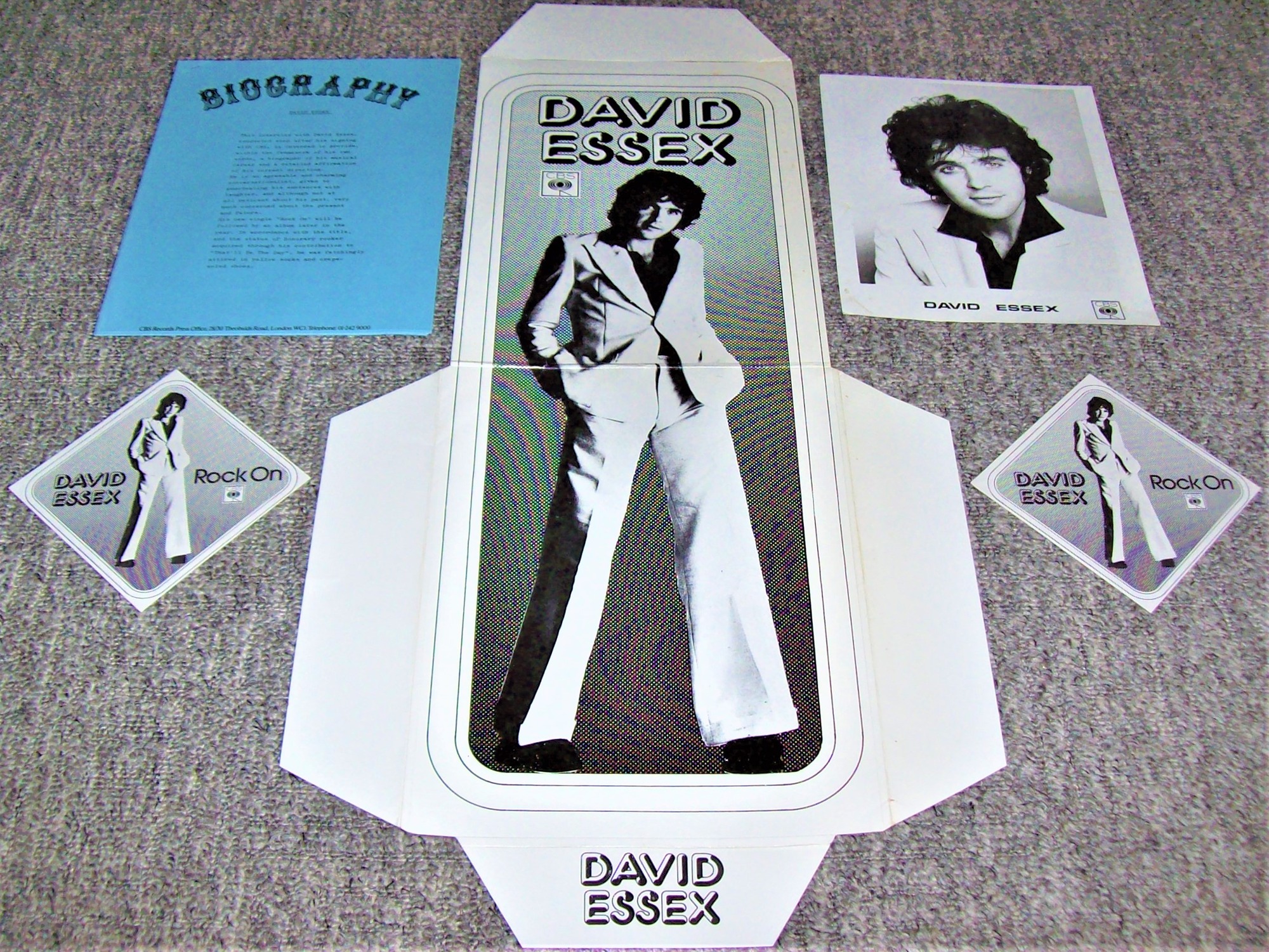 DAVID ESSEX U.K. RECORD COMPANY PROMO PRESS KIT 'ROCK ON' SINGLE 1973.JPG