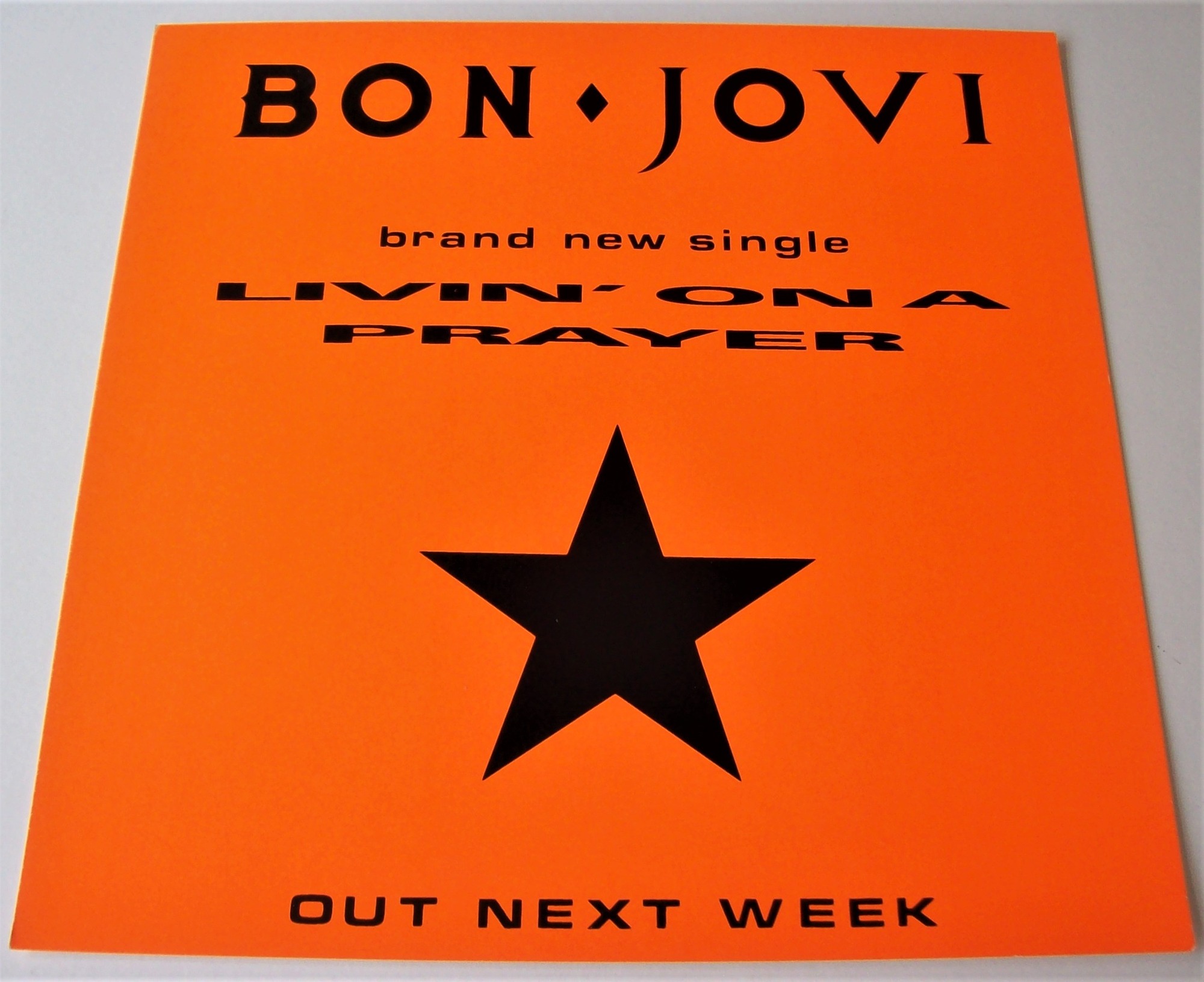 BON JOVI U.K. RECORD COMPANY PROMO SHOP DISPLAY WINDOW CARD 'LIVIN' ON A PRAYER' SINGLE 1986  7.JPG