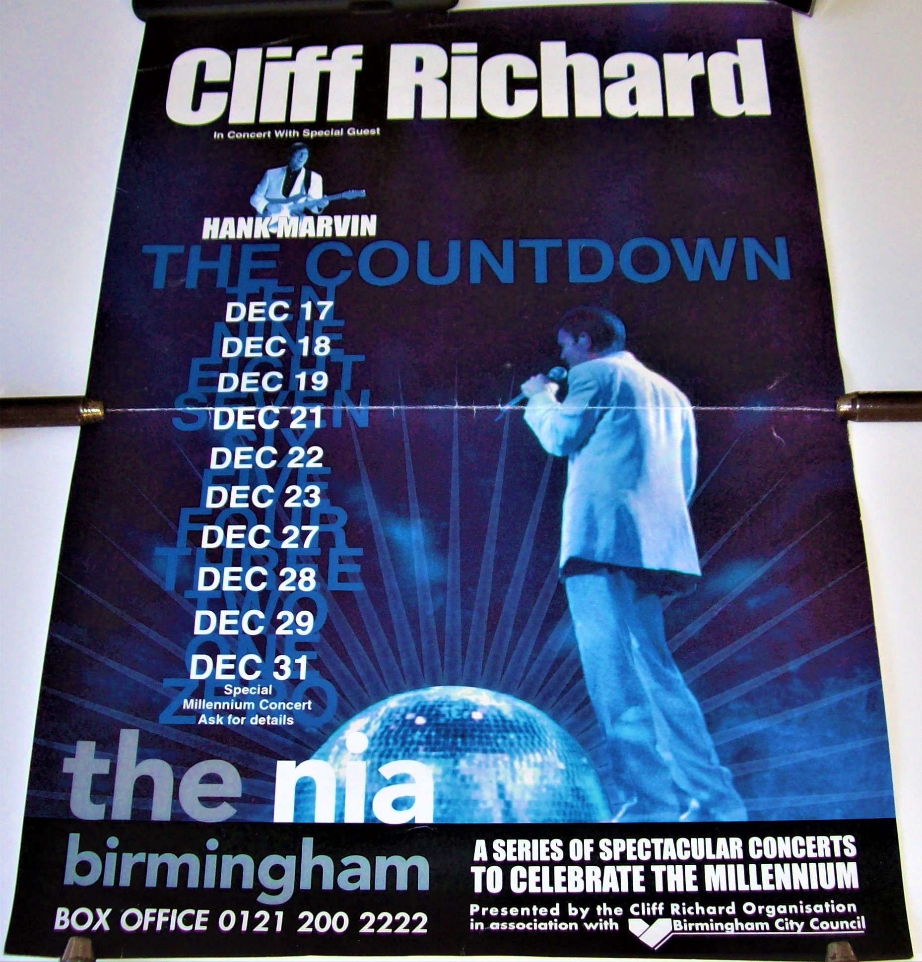 CLIFF RICHARD HANK MARVIN 'THE COUNTDOWN' CONCERTS FOR THE MILLENNIUM N.I.A. BIRMINGHAM FOLDED.JPG
