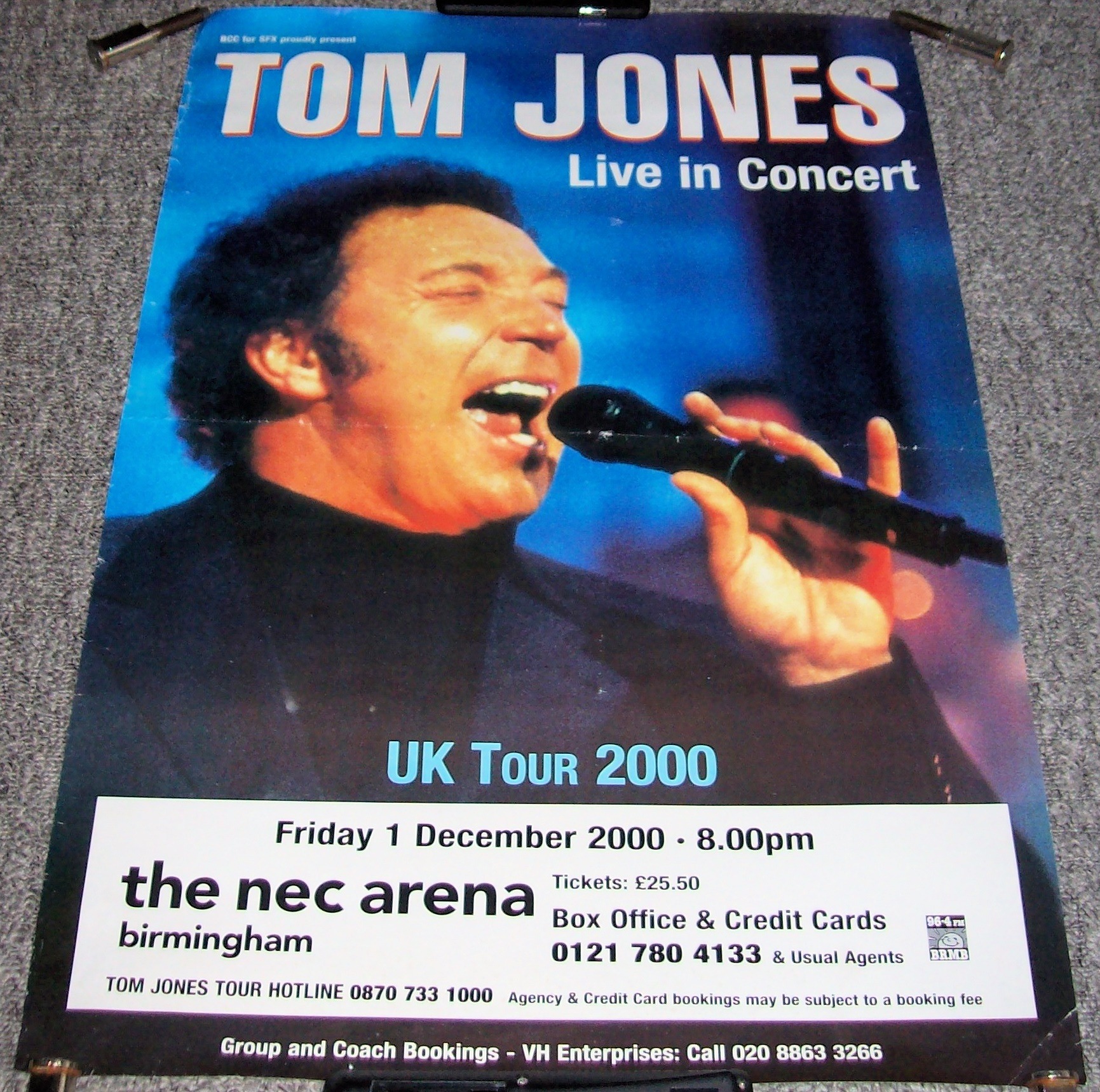 TOM JONES FRIDAY 1st DECEMBER 2000 N.E.C. ARENA BIRMINGHAM CONCERT POSTER LARGE.JPG