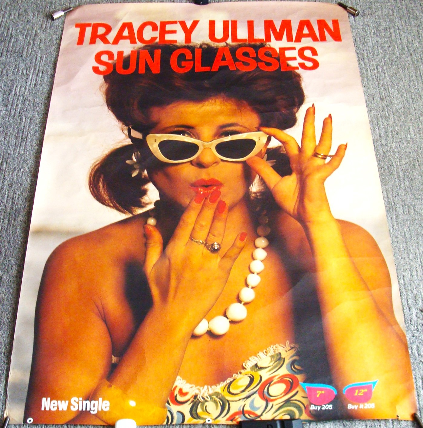 TRACY ULLMAN U.K. RECORD COMPANY PROMO POSTER 'SUNGLASSES' SINGLE 1984.JPG