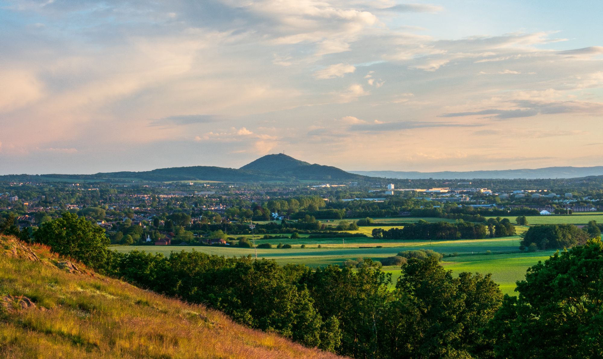 elford shropshire Breathtaking Natural Beauty  Telford is surrounded by breathtaking natural beauty. The Shropshire Hills Area of Outstanding Natural Beauty is just a short drive away, offering hiking and walking opportunities amidst stunning rolling hills and valleys. Bikers can also enjoy the numerous cycling routes in this picturesque part of England.