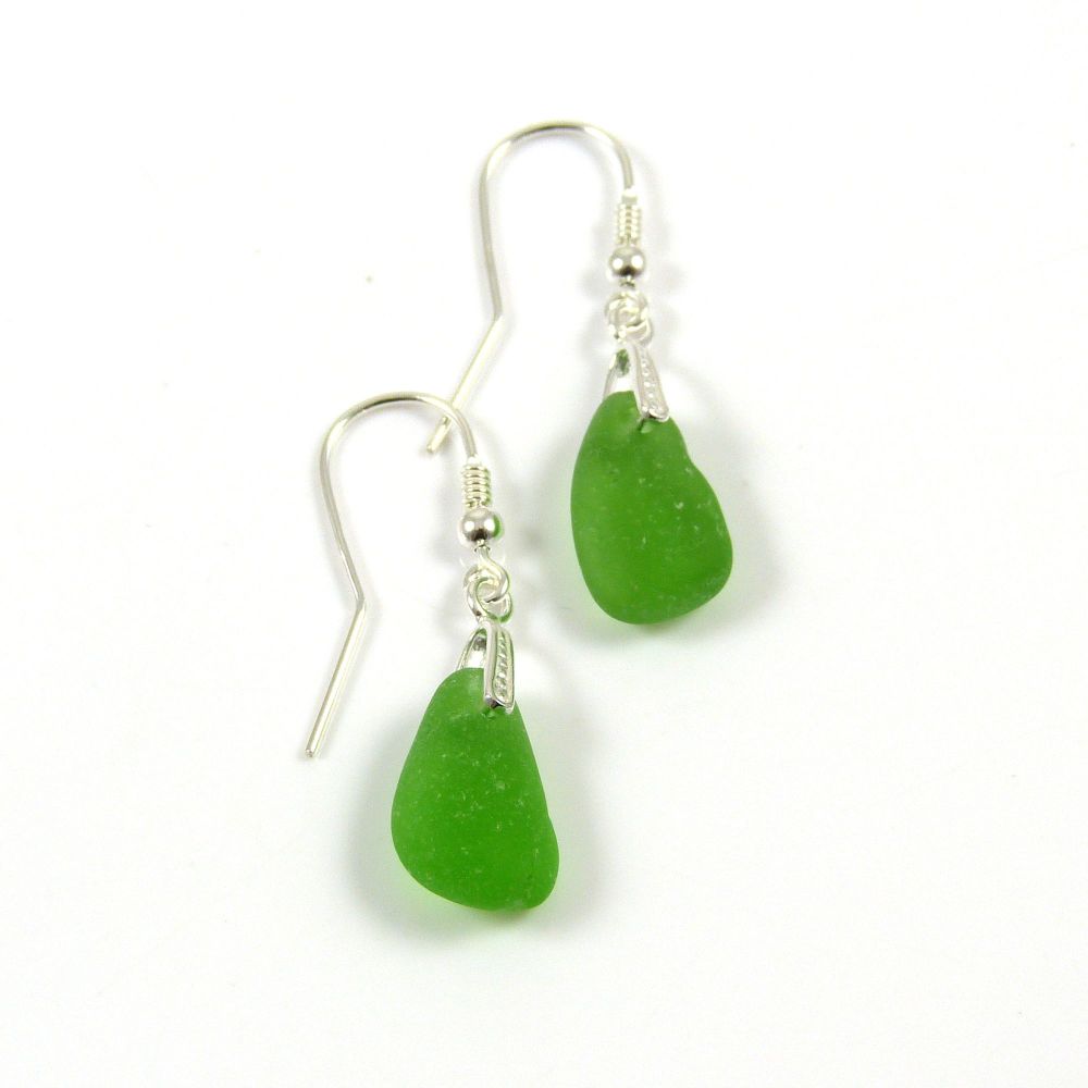 Emerald Green Sea Glass Drop Earrings e58