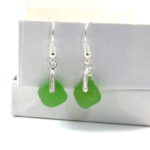 Emerald Green Sea Glass Drop Earrings e71