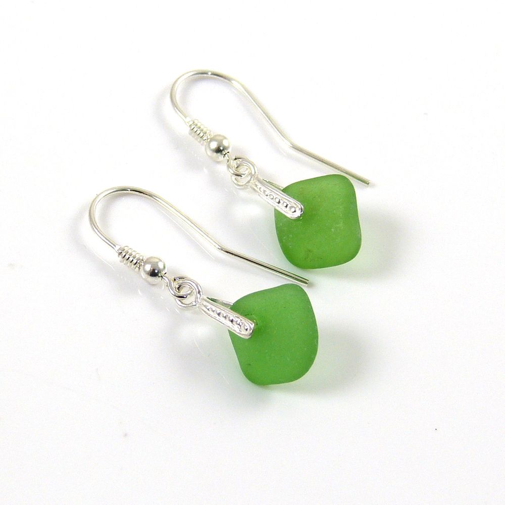 Emerald Green Sea Glass Drop Earrings e71
