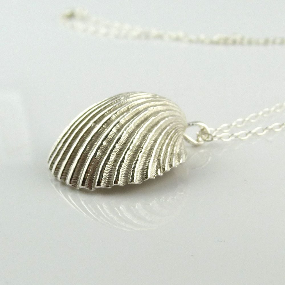 Sterling Silver Cast Cockle Shell Pendant Necklace