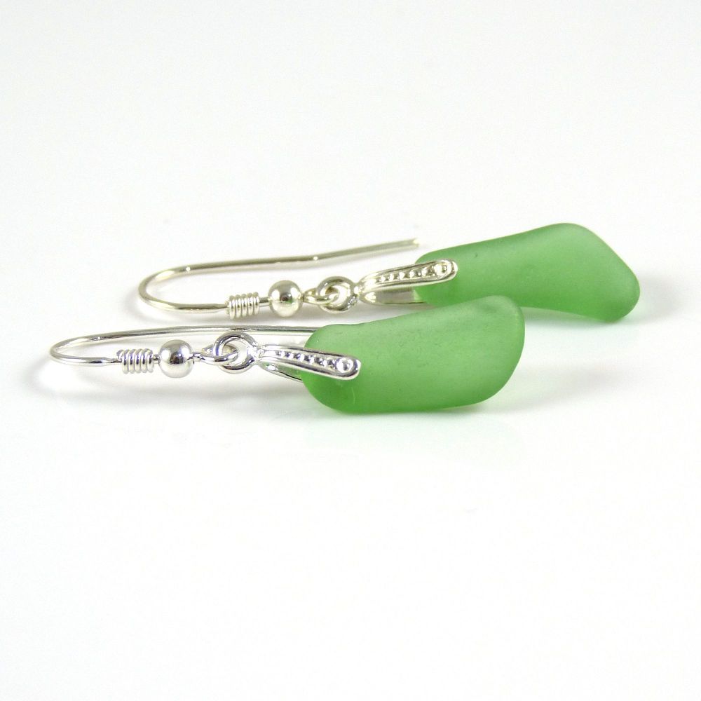 Emerald Green Sea Glass Drop Earrings e151