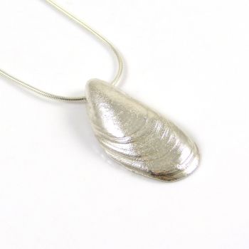 Sterling Silver Mussel Shell Floating Pendant Necklace - Medium Mussel Shell