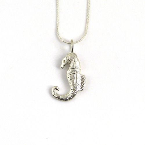 sterling silver seahorse necklace (3)