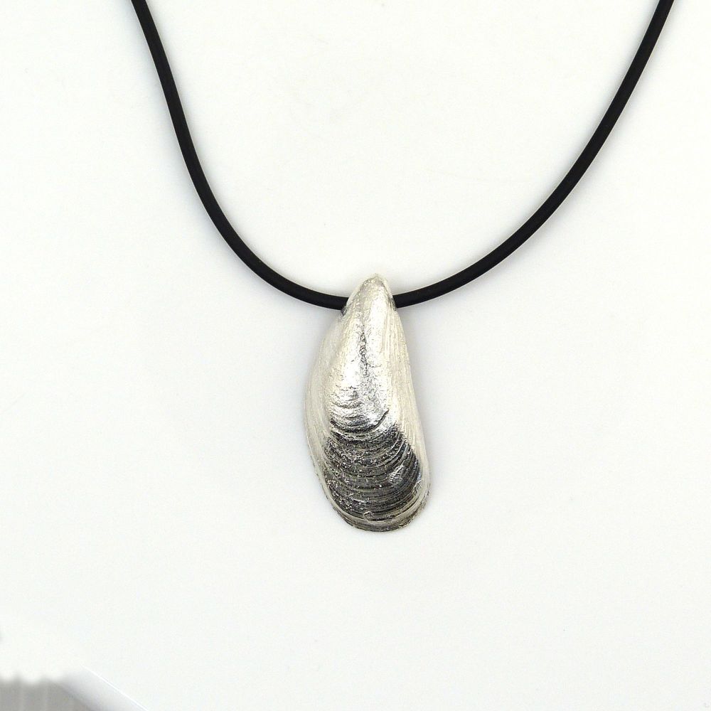 Sterling Silver Mussel Shell Floating Pendant Necklace - Medium Mussel Shel