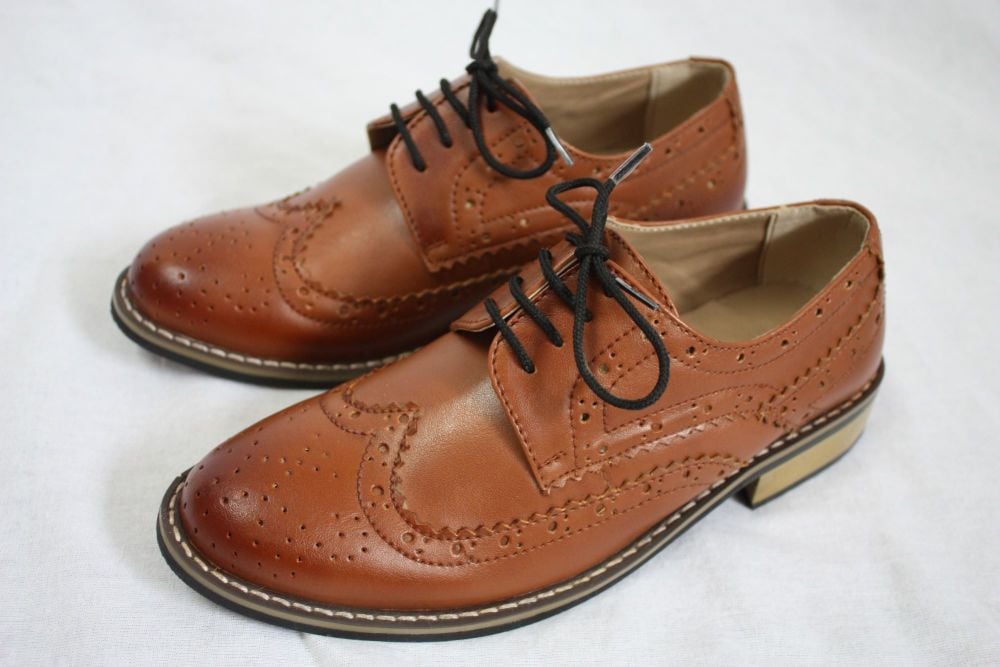Vivaki Oxford Shoes in Brown.