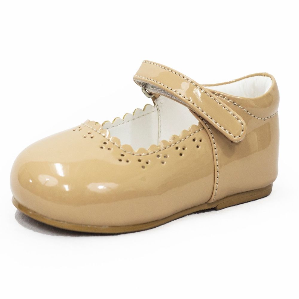 Early Steps Girls Brogue Shoes in Beige.