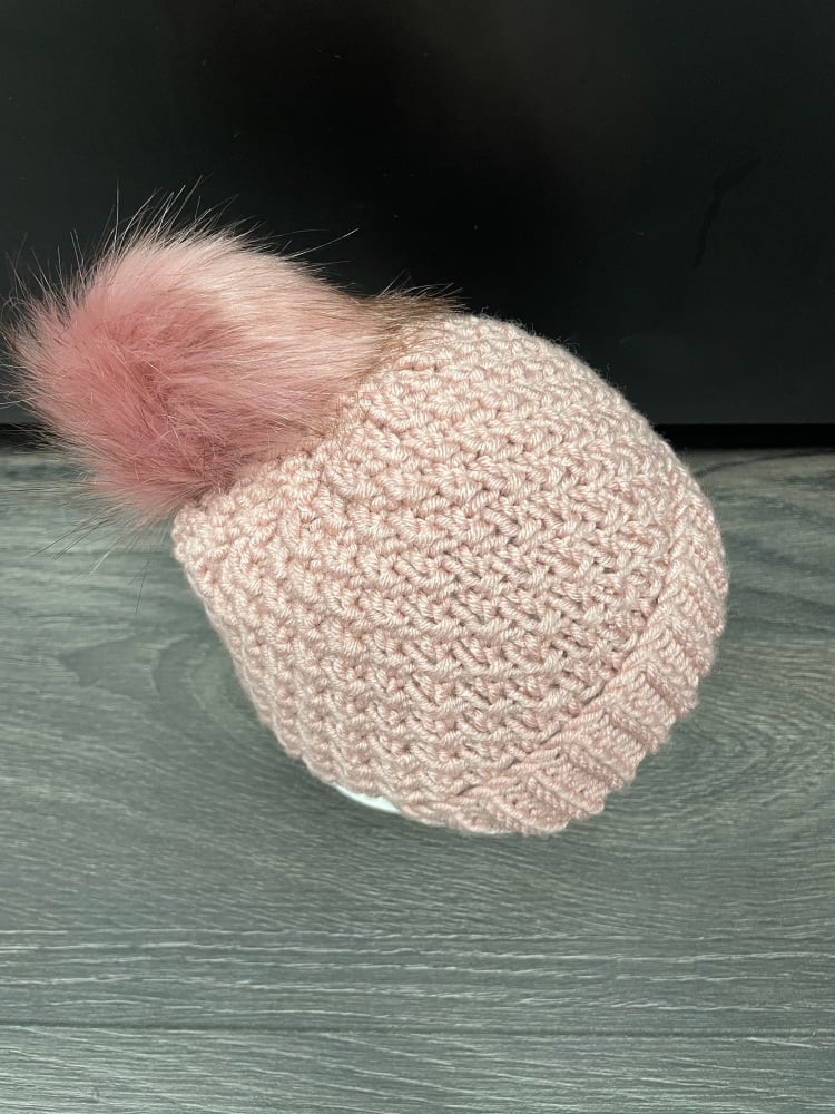 Chunky Knit Faux Fur PomPom Hat in Dusky Pink. Age 2-3 Years.