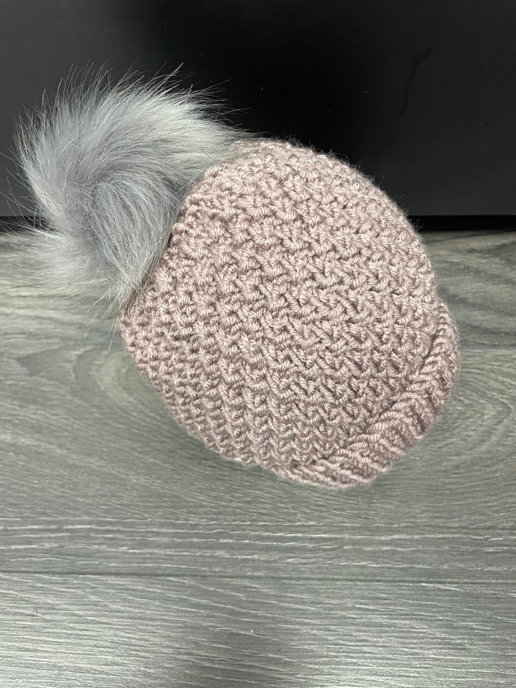 Chunky Knit Faux Fur PomPom Hat in Mauve. Age 3-4 Years.