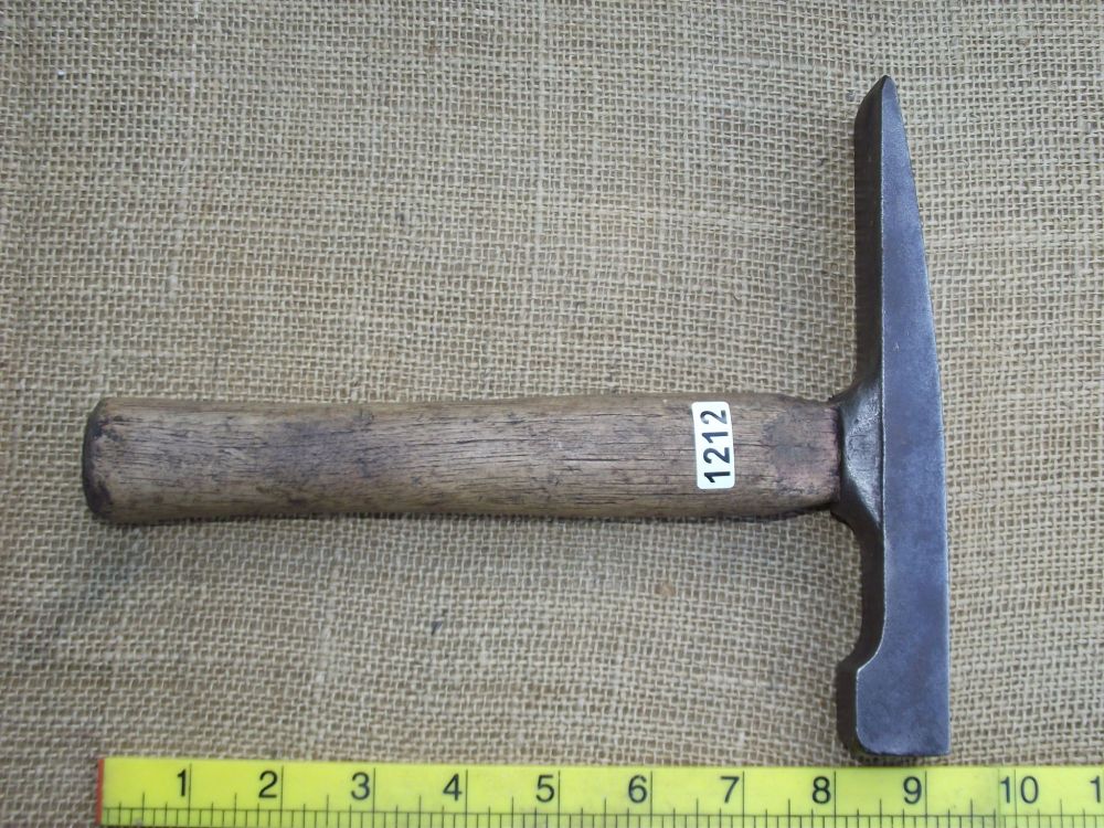 Bricklayer's hammer