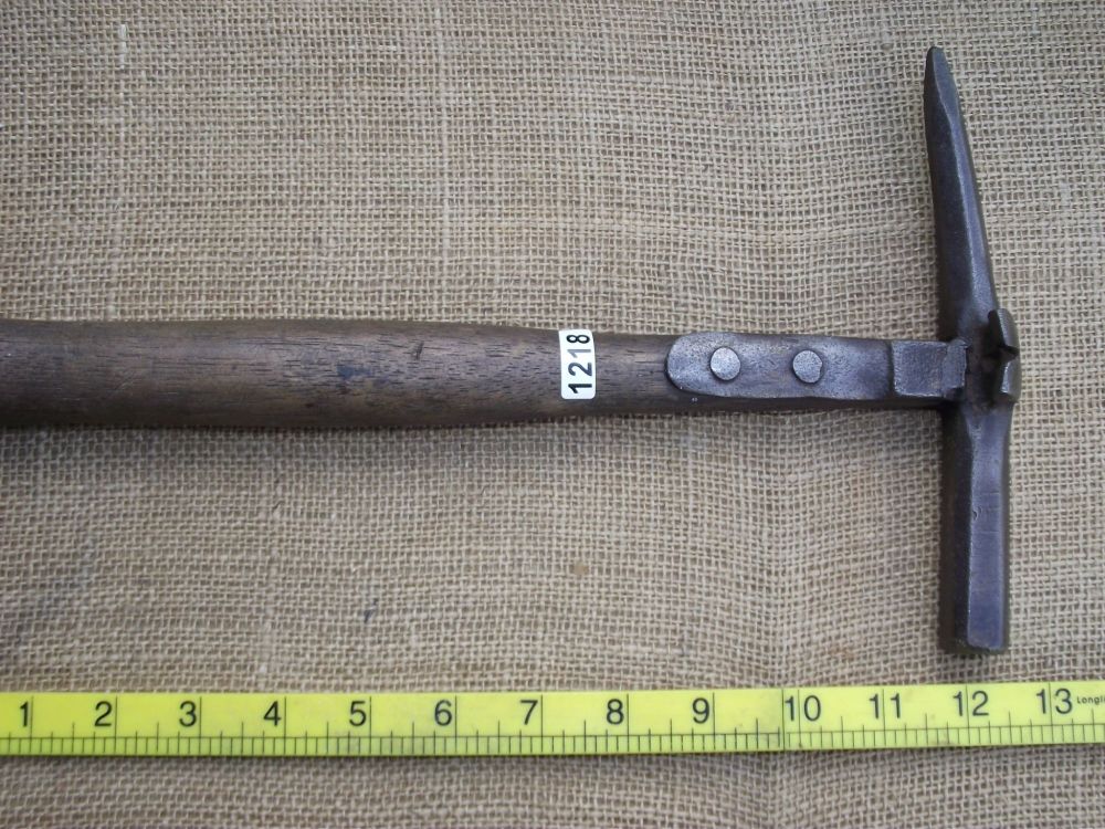 Slaters roofing hammer