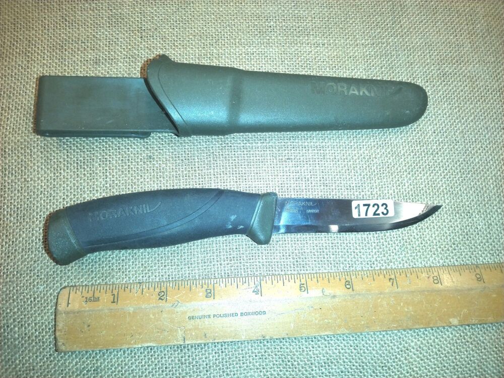 Bushcraft knife - Mora