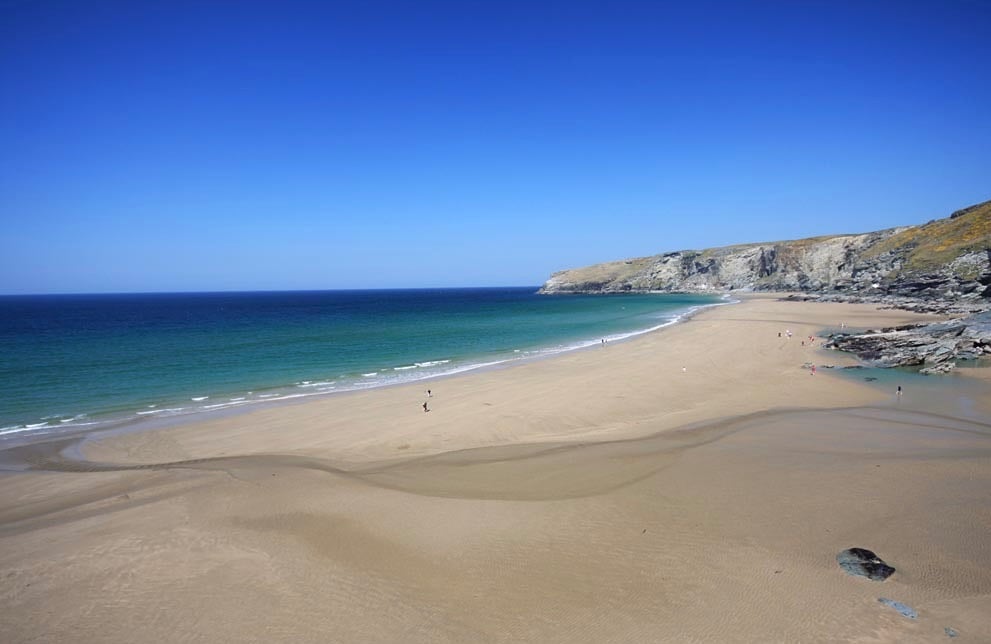 breadth and length of sand at Trebarwith Strand Beach