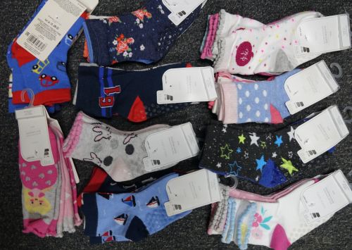 New Product 18 x store 3 pack slipper socks boys and girls just £2.00 each