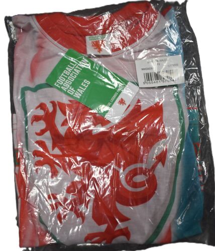 4 Boy's Wales Football Pyjamas Age 6-7