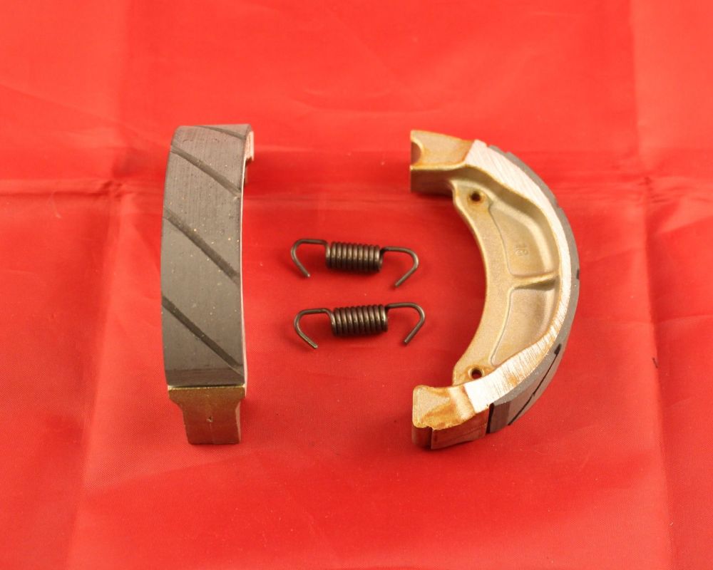  14. TY80 Front Grooved Brake Shoes with Springs