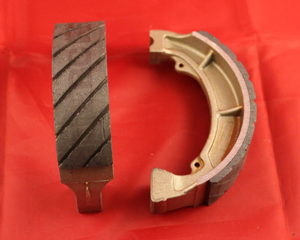 Grooved Front Brake Shoes - KT250