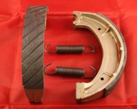 Front Grooved Brake Shoes & Springs - XT500