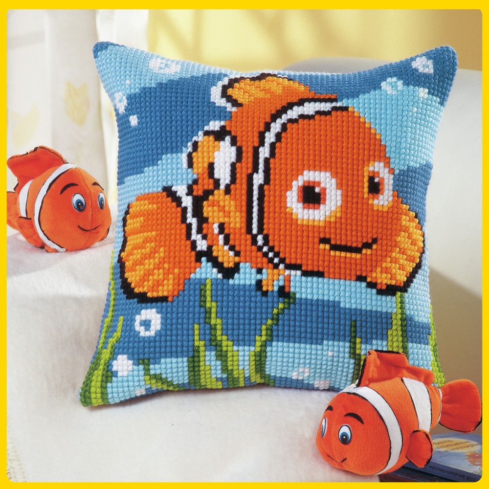 Cross Stitch Cushion cover: Finding Nemo (Vervaco). Cross Stitch / Tapestry